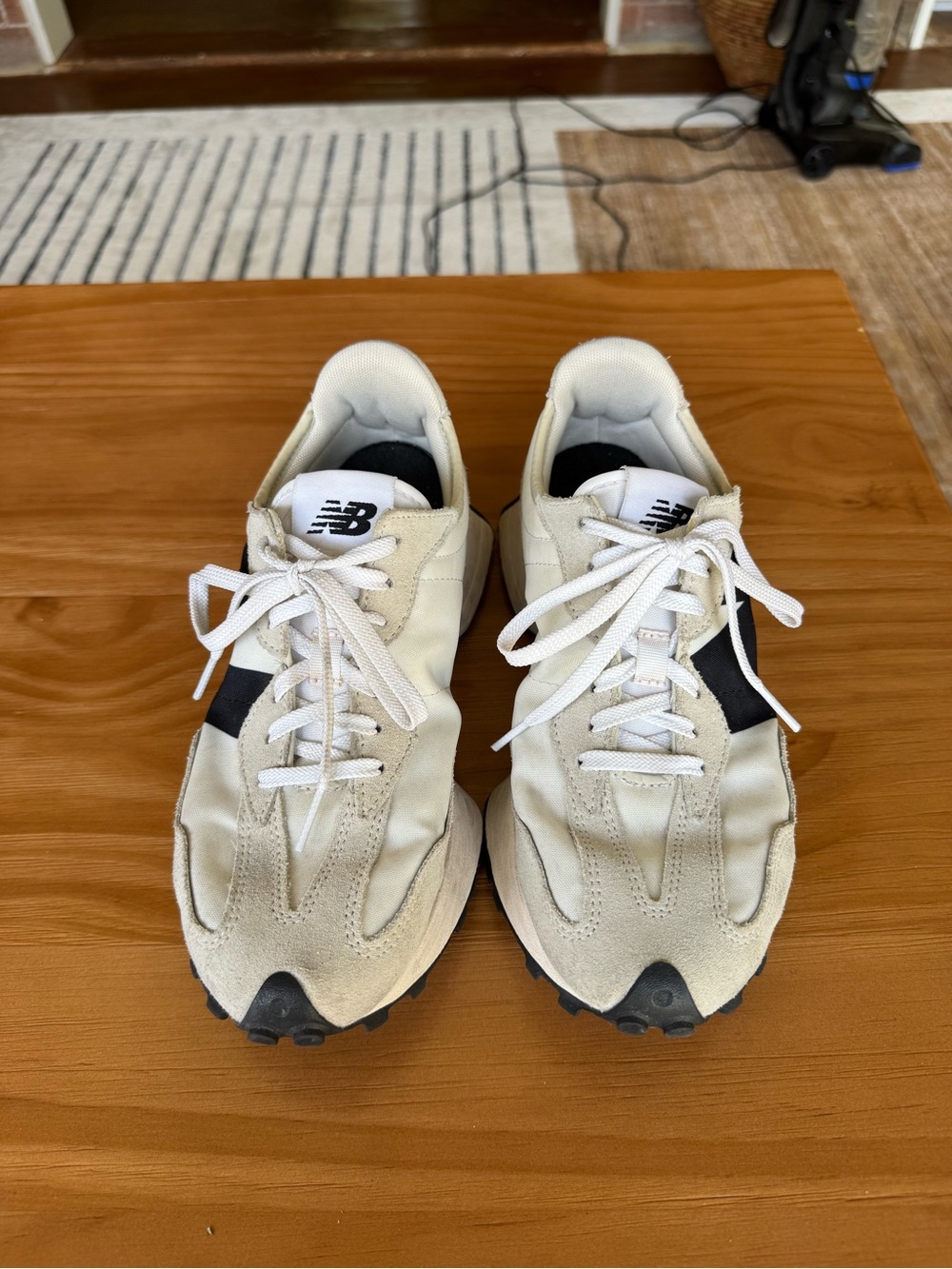 New Balance Women’s 327 Sneaker Size 8 - Picture 9 of 9